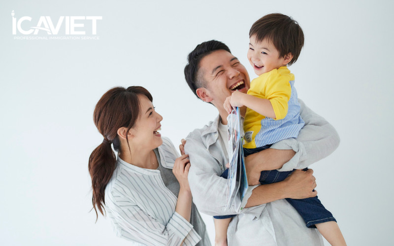 Diện bảo lãnh cha mẹ (diện IR5) không cho phép có con đi kèm chung hồ sơ