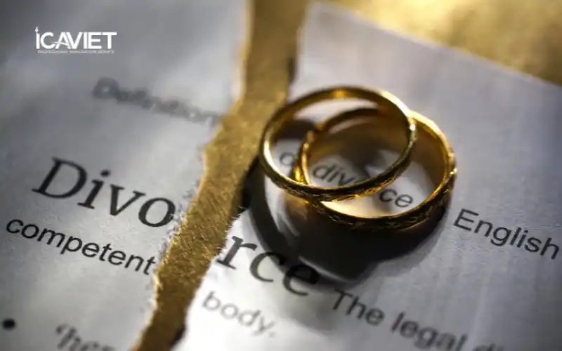 Quen nhau khi hôn nhân cũ chưa kết thúc, hồ sơ có bị nghi ngờ?